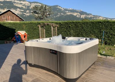 Installation d'un Spa 5 places E585 à Drumettaz-Clarafond en Savoie Be Well Canada SPA Savoie